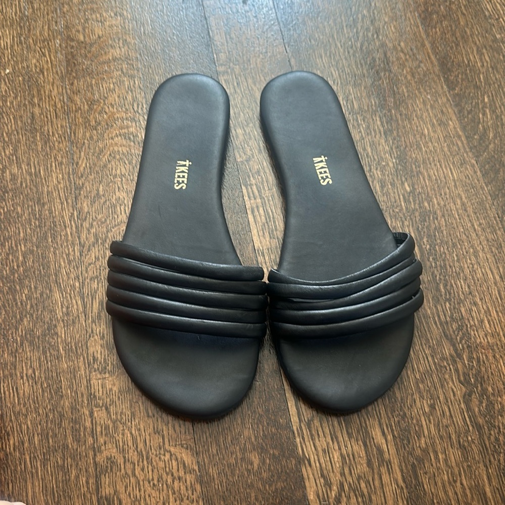 TKEES Black Slide Sandals NWOT